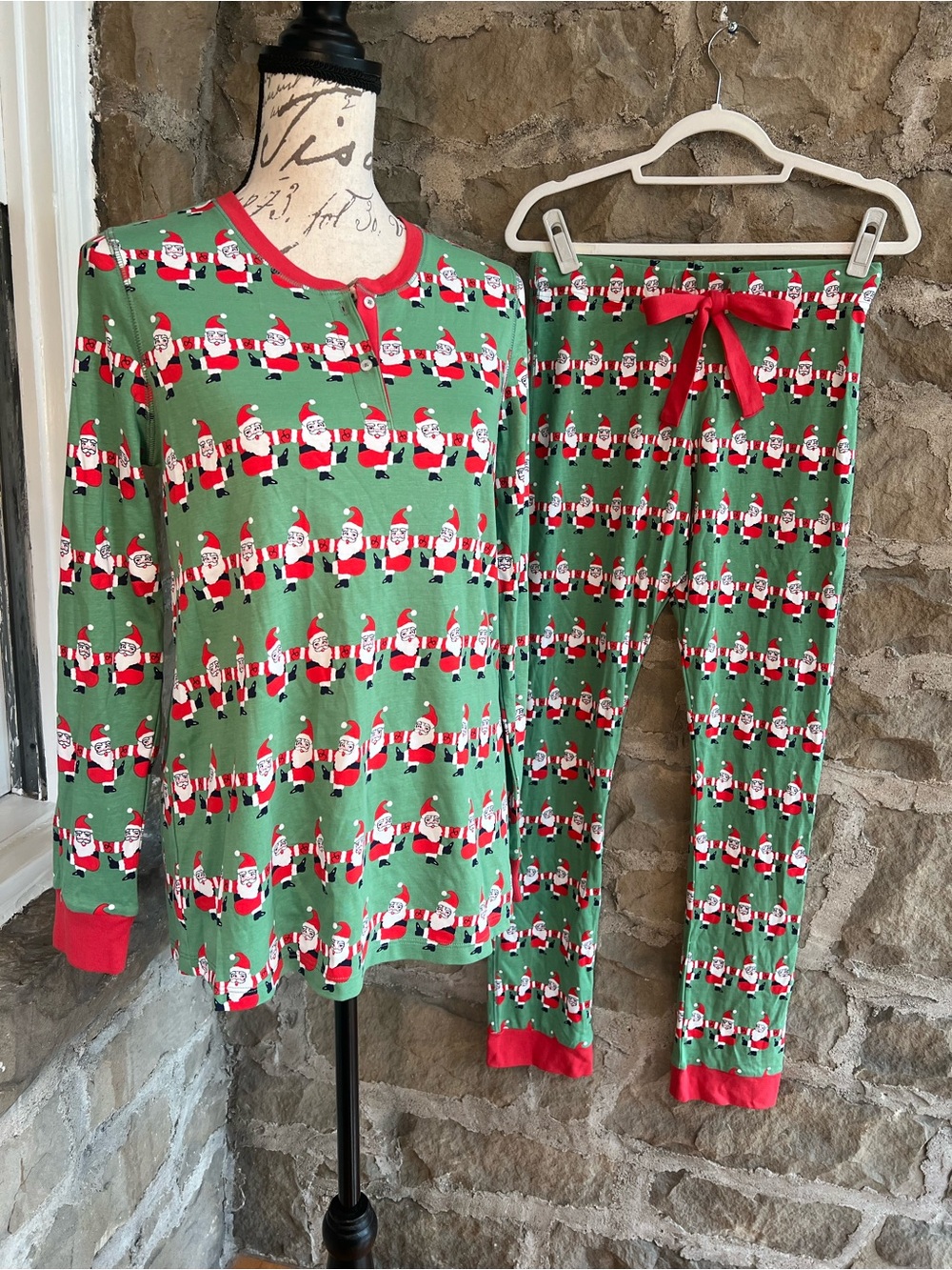 NWT Size M TBBC Chris Kringle Kickline Christmas Santa Print Women's Pajama set